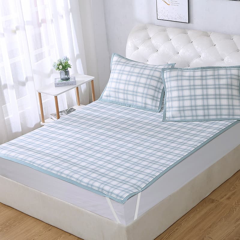 Cool and refreshing summer mat with mesh square pattern, bamboo fiber pillowcase, cool and lightweight summer mat 05VC0100S