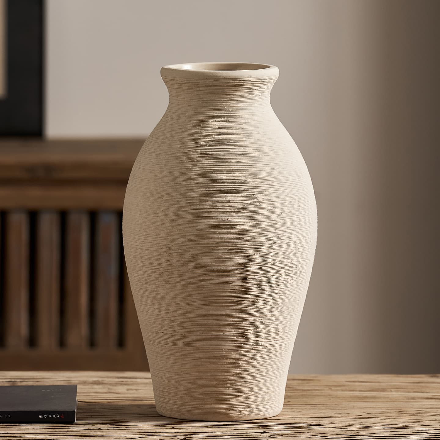 Ceramic Vase for Living Room with Dried Flowers, Simple Decoration, Wabi-Sabi Style, Off-White Rustic Pottery Jar, New Living Room Ornament with a High-End Feel