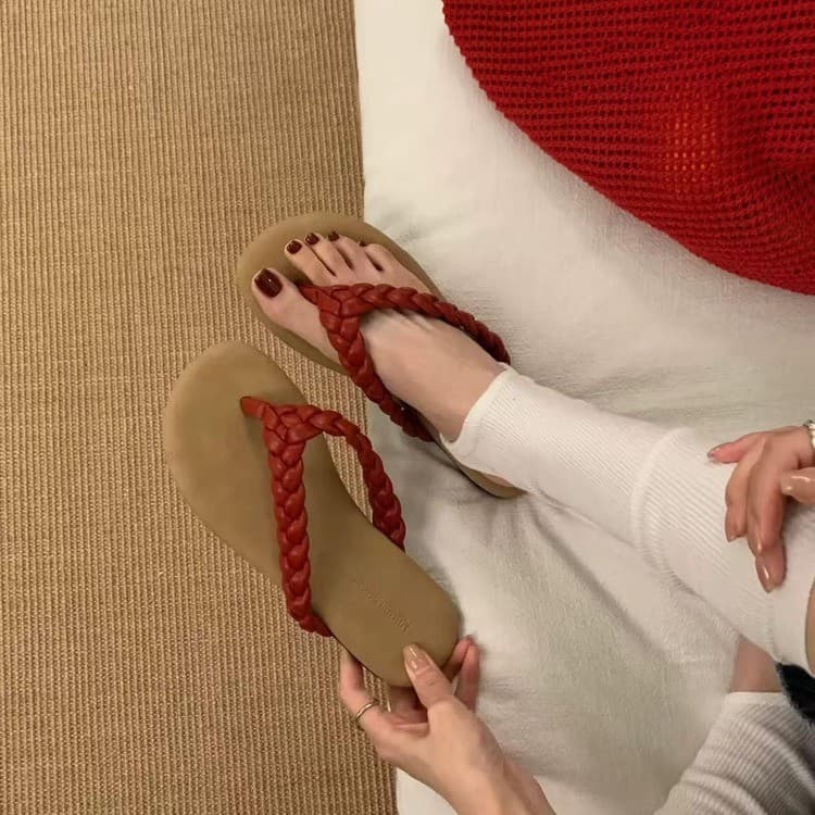 Korean Style Braided Twist Flip-Flops for Women 2026 Summer New Style Flat-Soled Flip-Flops for Outdoor Wear Beach Shoes Slippers