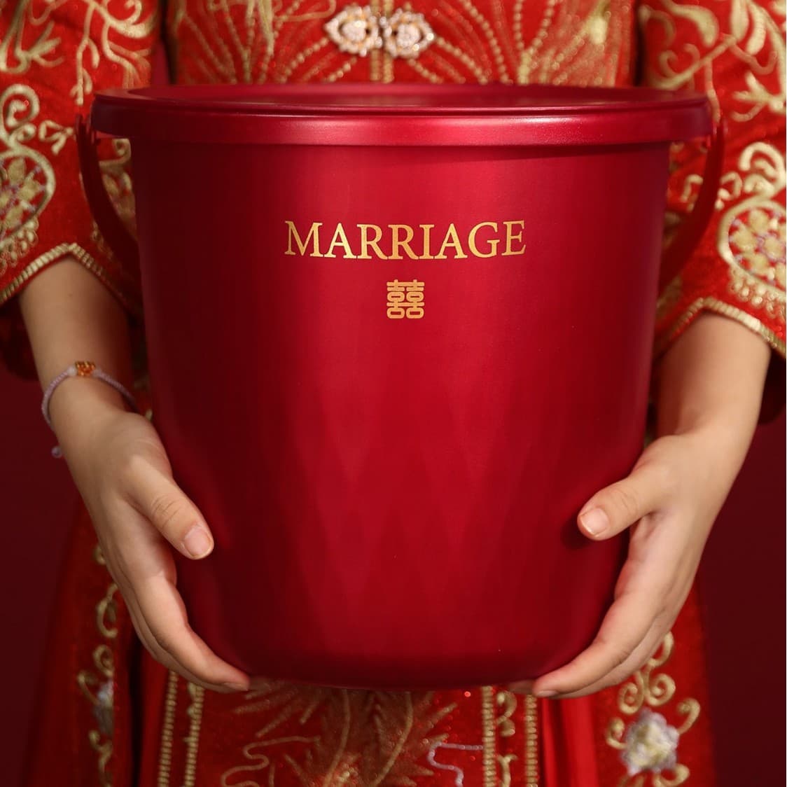 ♔ Wedding dowry bucket, red bucket, ancestral bucket, plastic bucket with lid, household rice bucket, small red bucket, auspicious gift for the bride's family.