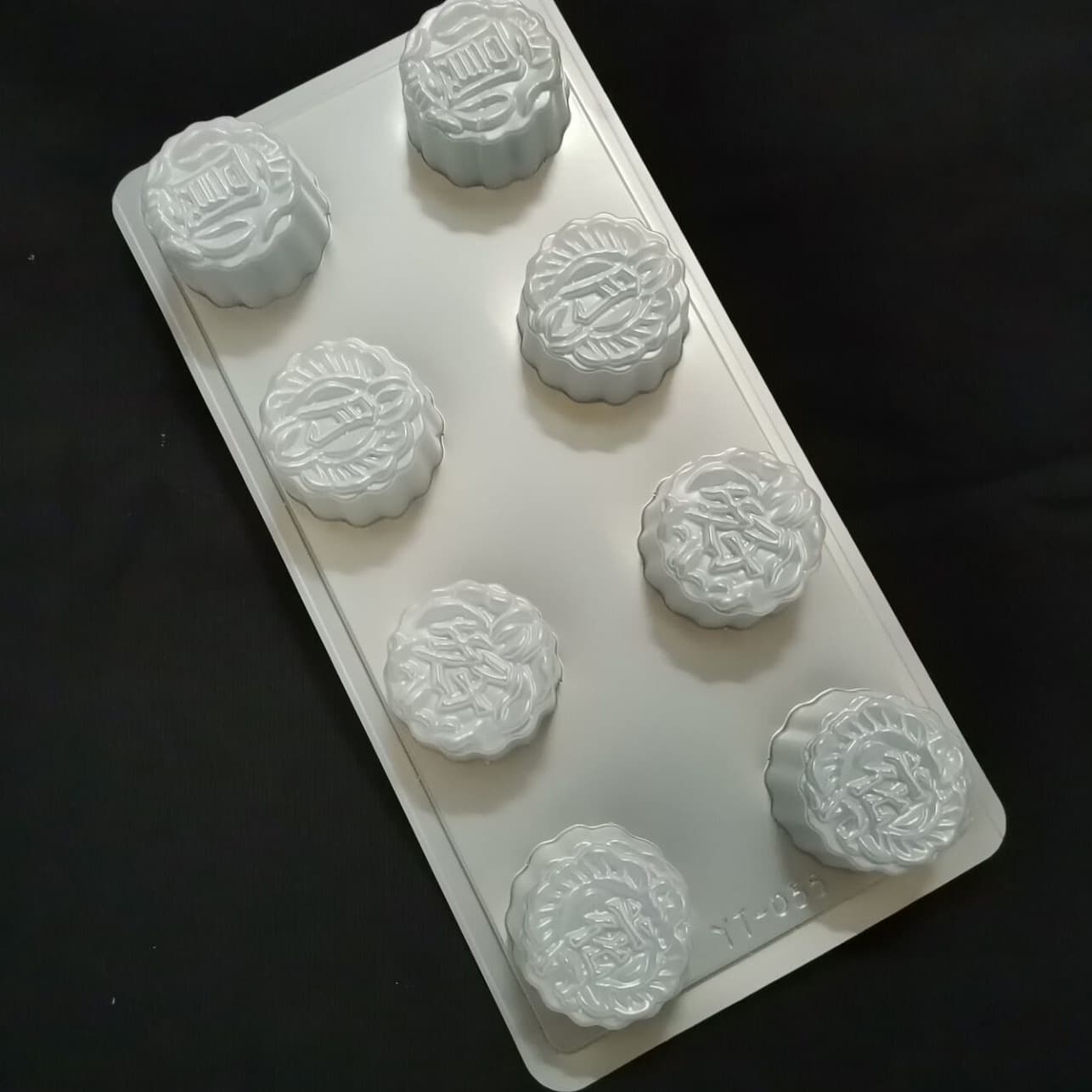 055 Round PP Flower Full Moon Jelly Mold, Snow Skin Mooncake Mold, Chocolate Mold, Cake Mold