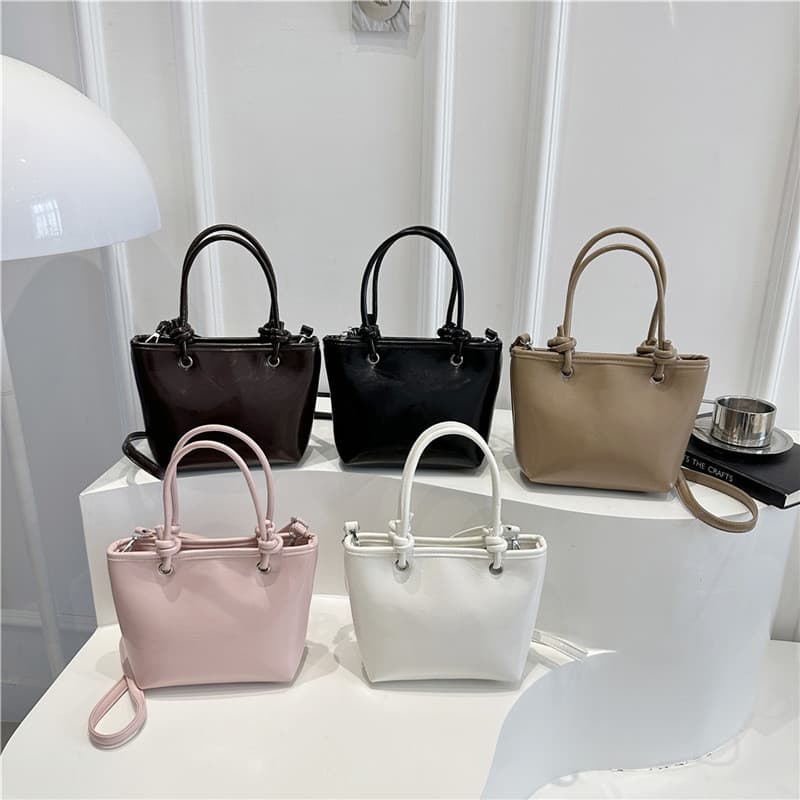 2026 Fashionable Simple Ladies Commuting Large Capacity New Solid Color Light Luxury Crossbody Hand-held Shoulder Bucket Bag
