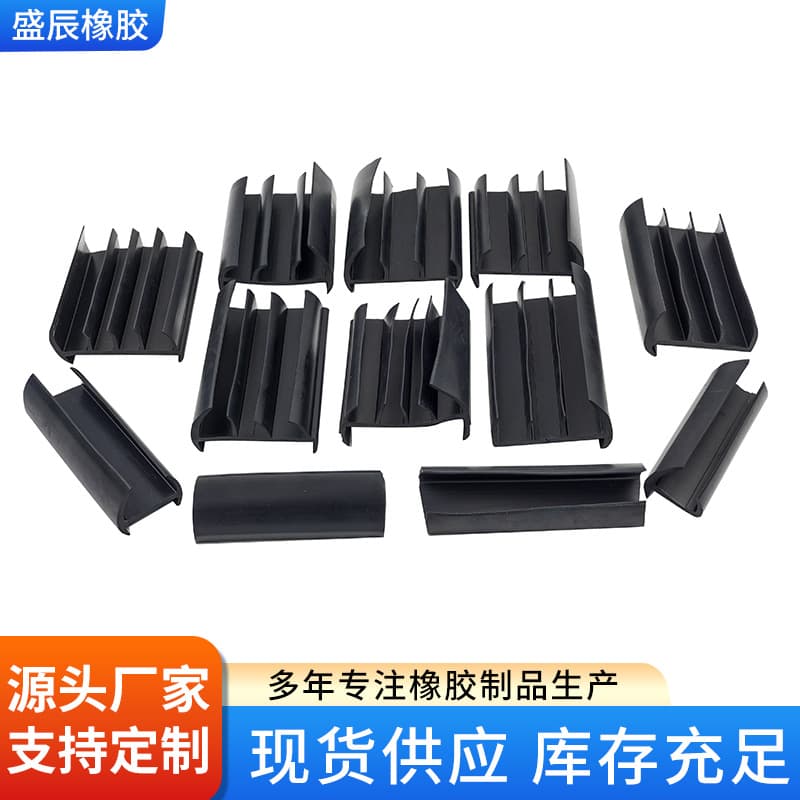 Refrigerated carriage door sealing strip, door sealing strip, energy storage box, refrigerated carriage rubber