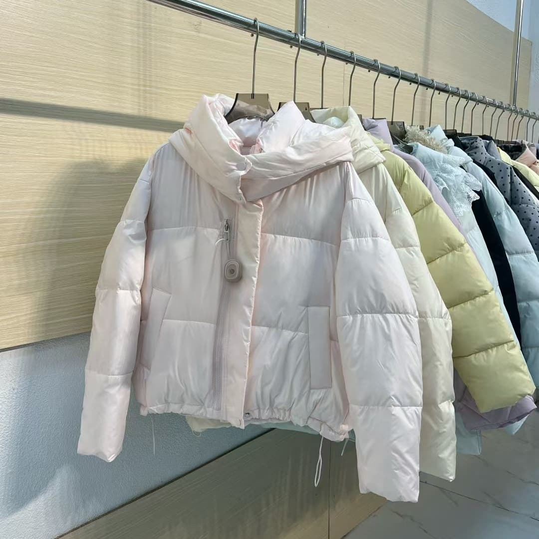 This year's popular down jackets for women 2025 winter new hot style cotton jackets for small people, short warm jackets