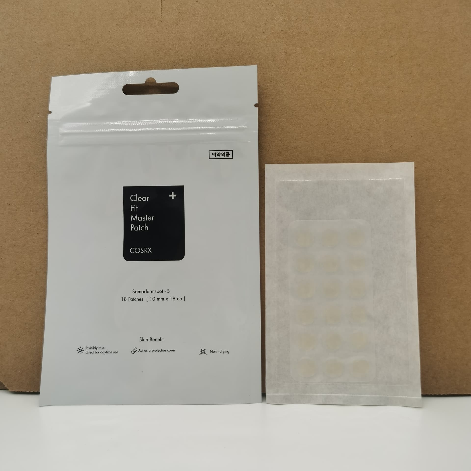 Korean snail acne patches with logo, COSRX acne patches, invisible artificial skin acne treatment, concealing acne scars.