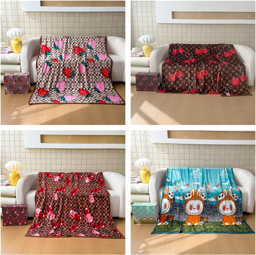 Wholesale export trendy brand blankets, flannel and coral fleece, thickened lunch break blankets for air conditioning, offices, and sofas, gift box packaging.