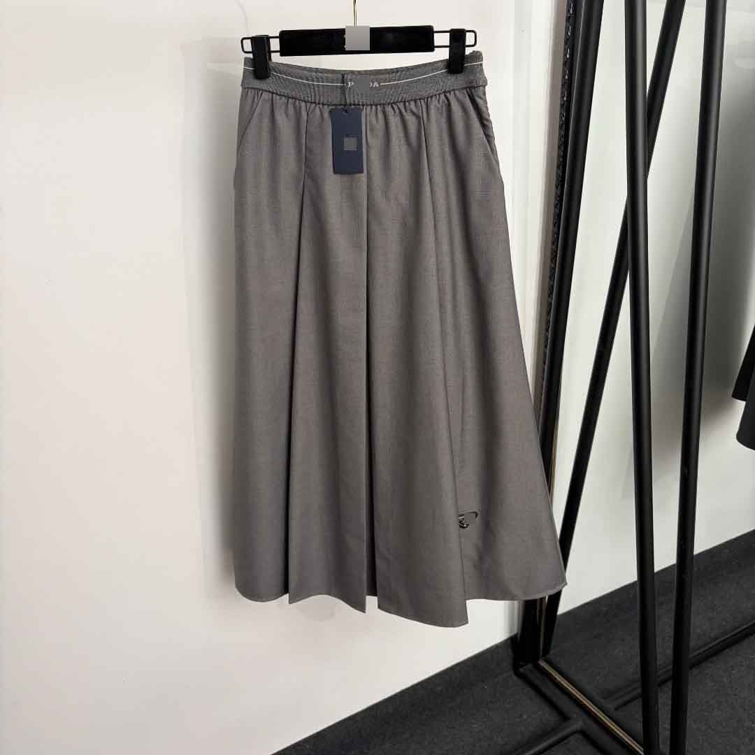 High-end export quality tailored new style with logo triangle label accent, high-waist midi suit skirt