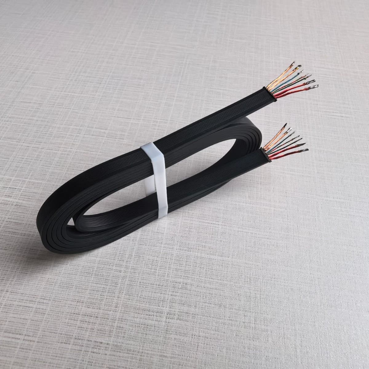 TPU/TPE single-pull module flat wire, 7-core 9-core enameled wire, stretch-tested 5000 to 10000 times.
