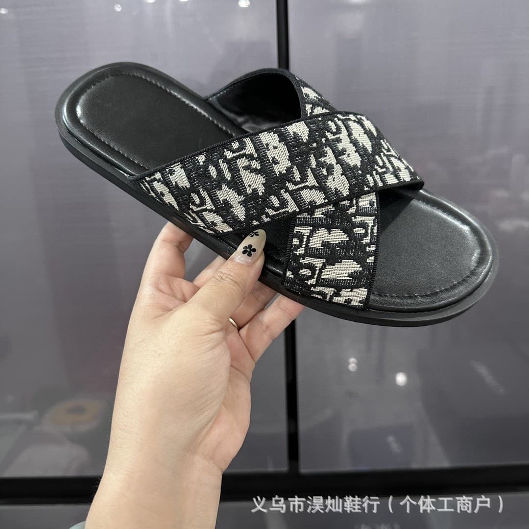 Dhome Genuine Leather Men's Sandals Casual Beachwear Cross Slippers Large Size Outdoor Slippers Comfortable Breathable