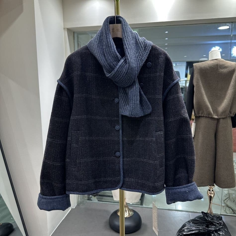 New Round Neck Retro Wool Coat Short Style Korean 2025 Fall Winter Warm Lining Petite Women's Top