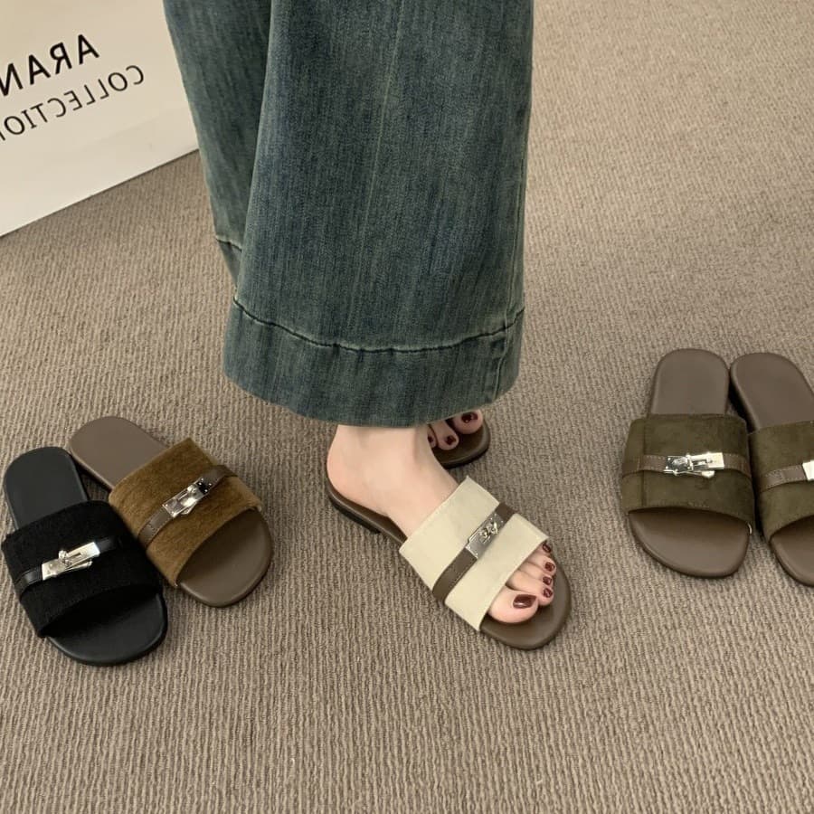 First Encounter Minimalist Metal Buckle Sandals for Women, Spring/Summer 2026, Suitable for Outdoor Wear, Soft Sole, Single Strap, Comfortable for Commuting