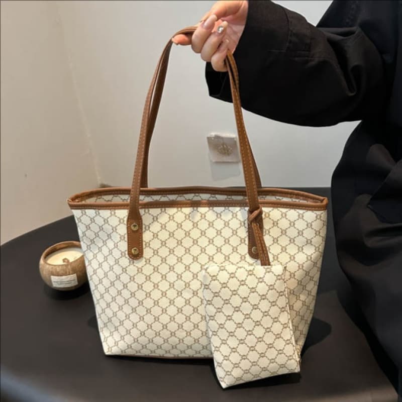 Cross-Border Retro Large-Capacity Handbag Women's 2025 New Versatile Lightweight Commuter Tote Armpit Bag Foreign Trade