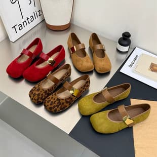 French Vintage Square Toe Shallow Mouth Single Shoes Women 2026 New Flat Suede Metal Buckle Strap Comfortable Versatile Women's Shoes