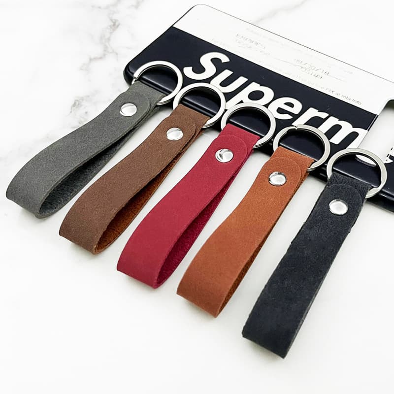 Matte Finish Keychains Leather Car Hanging Pendants Unisex Creative Key Rings Simple Design Flip Leather for Men And Women