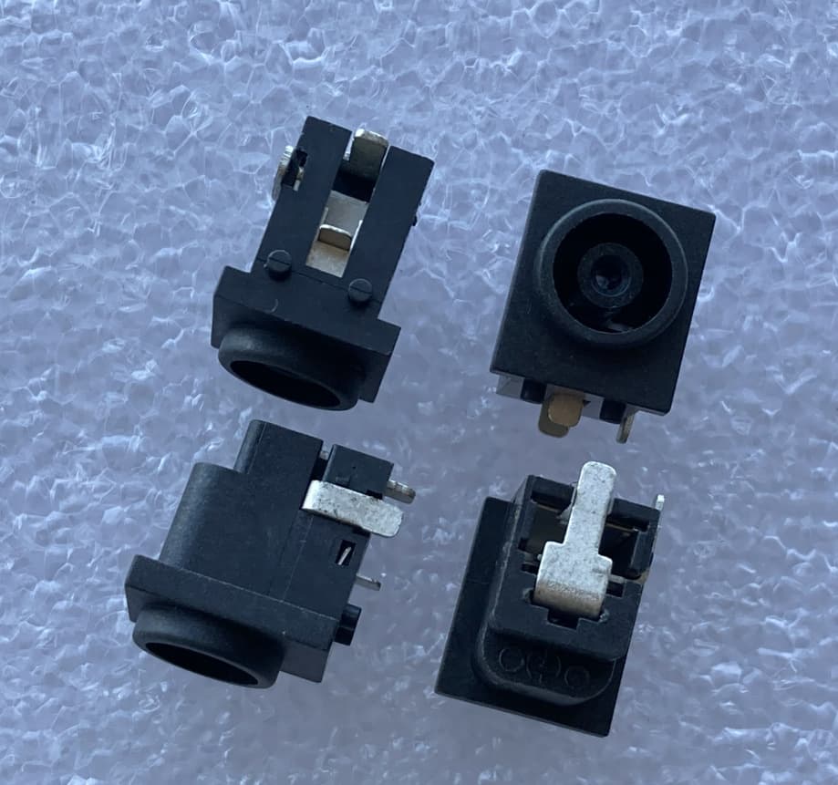 7.0 * 4.0mm 3-pin notebook monitor driver board DC female socket charging head power interface DC socket