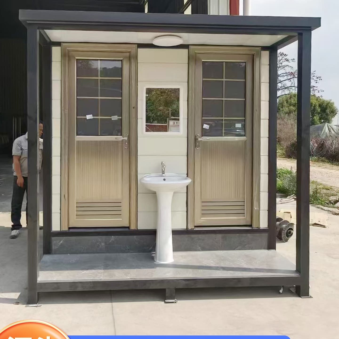 Portable toilets, restrooms, outdoor public washrooms, showers, and other integrated mobile public toilets for scenic areas (customizable).