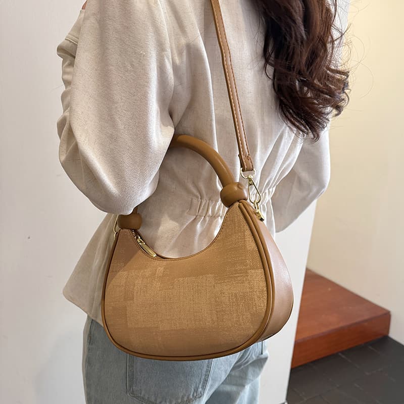Korean version of fresh retro style portable crescent bag for women 2026 spring new fashion crossbody commuting dumpling bag