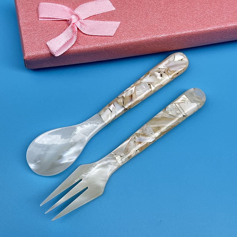Southeast Asian specialty tourist product shell spoon with acrylic handle, can be used as fruit fork or tea fork, 12cm long