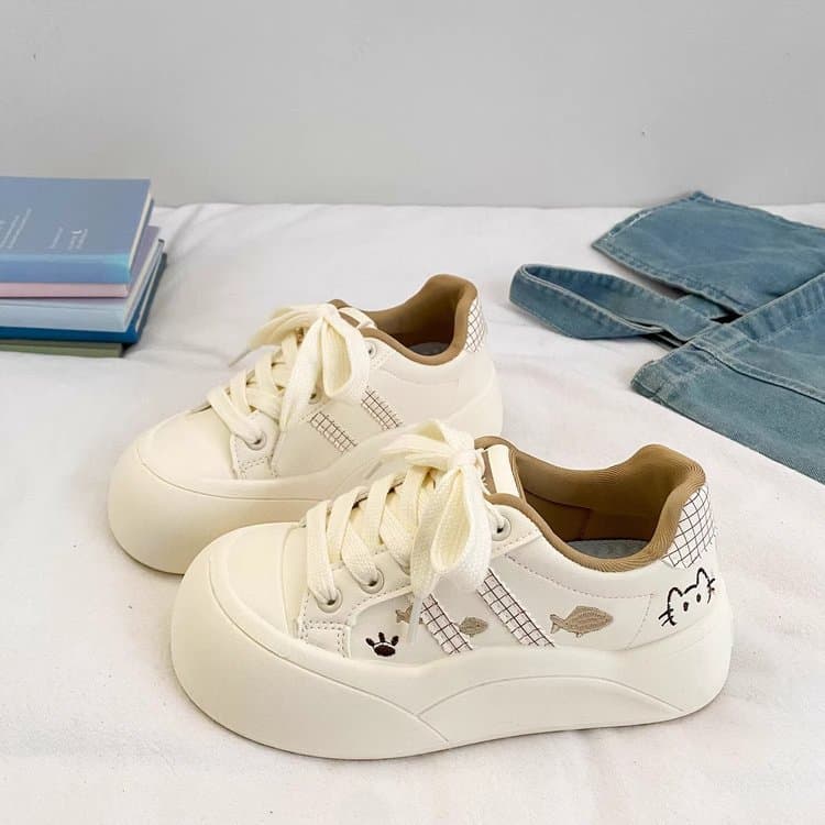 2026 New Spring and Autumn Thick-Soled White Shoes for Women, Color-Blocking Versatile Casual Sports Sneakers, Cute Cartoon Bread Shoes
