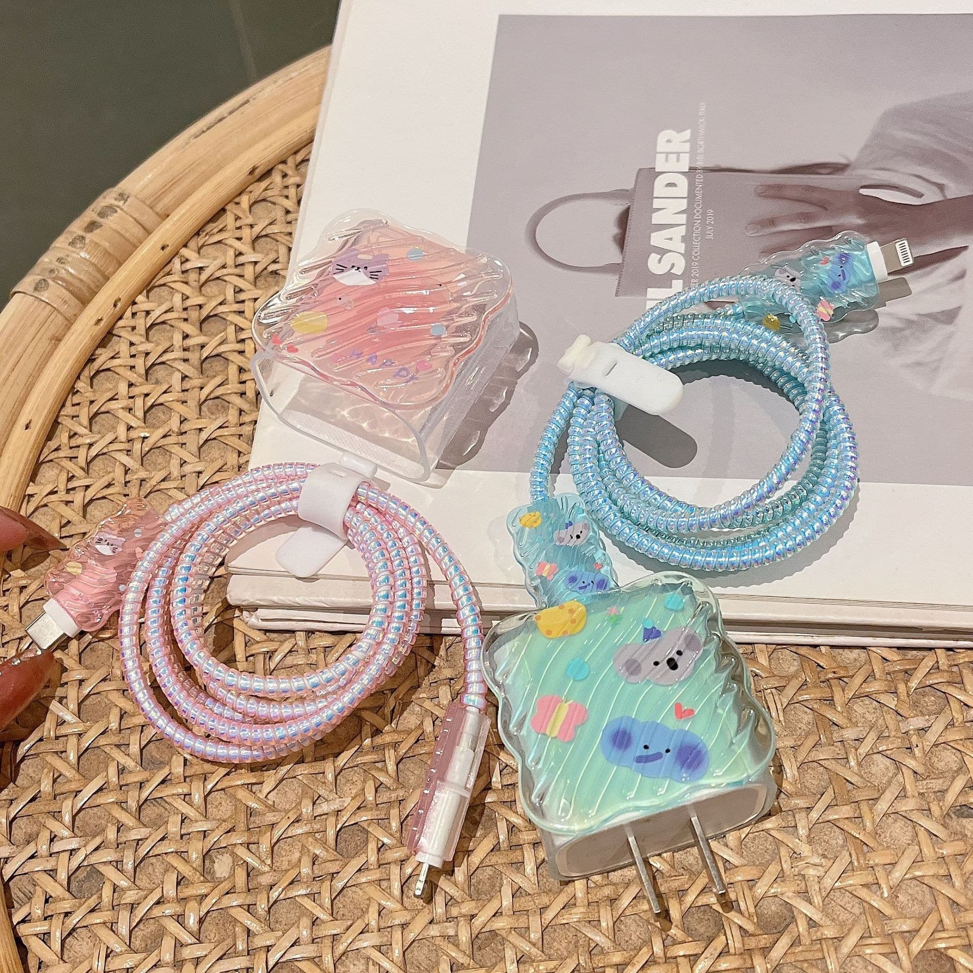 Gradient blue and pink cat-shaped data cable protective case, 20W compatible with Apple iPhone 16 charging cable, with a wire bite to prevent breakage.