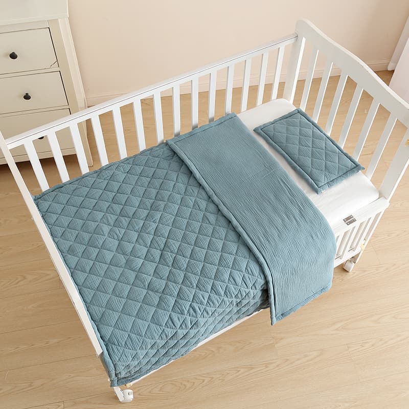 Baby Small Quilt, Newborn Spring/Autumn Cover Blanket, Pure Cotton Gauze Children's Quilt for Autumn/Winter, Universal for Kindergarten All Seasons