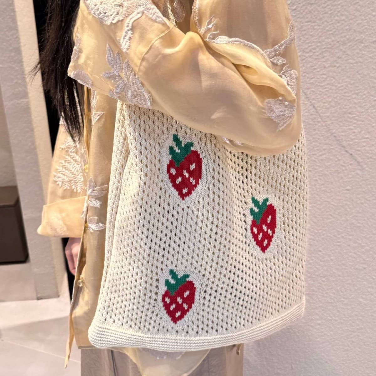 2024 new cross-border bags, Japanese and Korean tote bags, strawberry bags, knitted bags, hollow bags, beach bags, woven bags