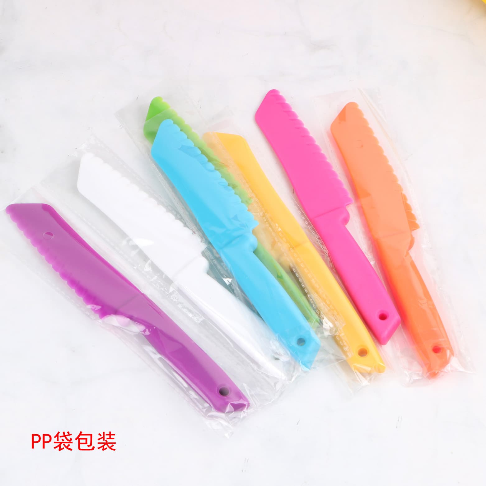 Children's Plastic Fruit Knife, Birthday Cake Cutter, Bread and Dessert Cheese Knife, Peeling Toy Knife Wholesale