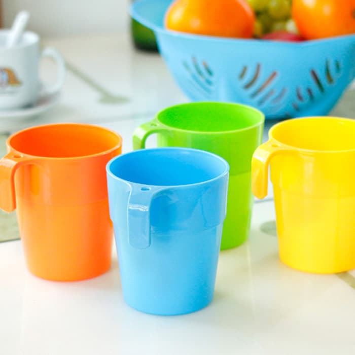 Candy-Colored Plastic Cup, Cute Drinking and Mouthwash Cup with Handle and Hook for Easy Carry