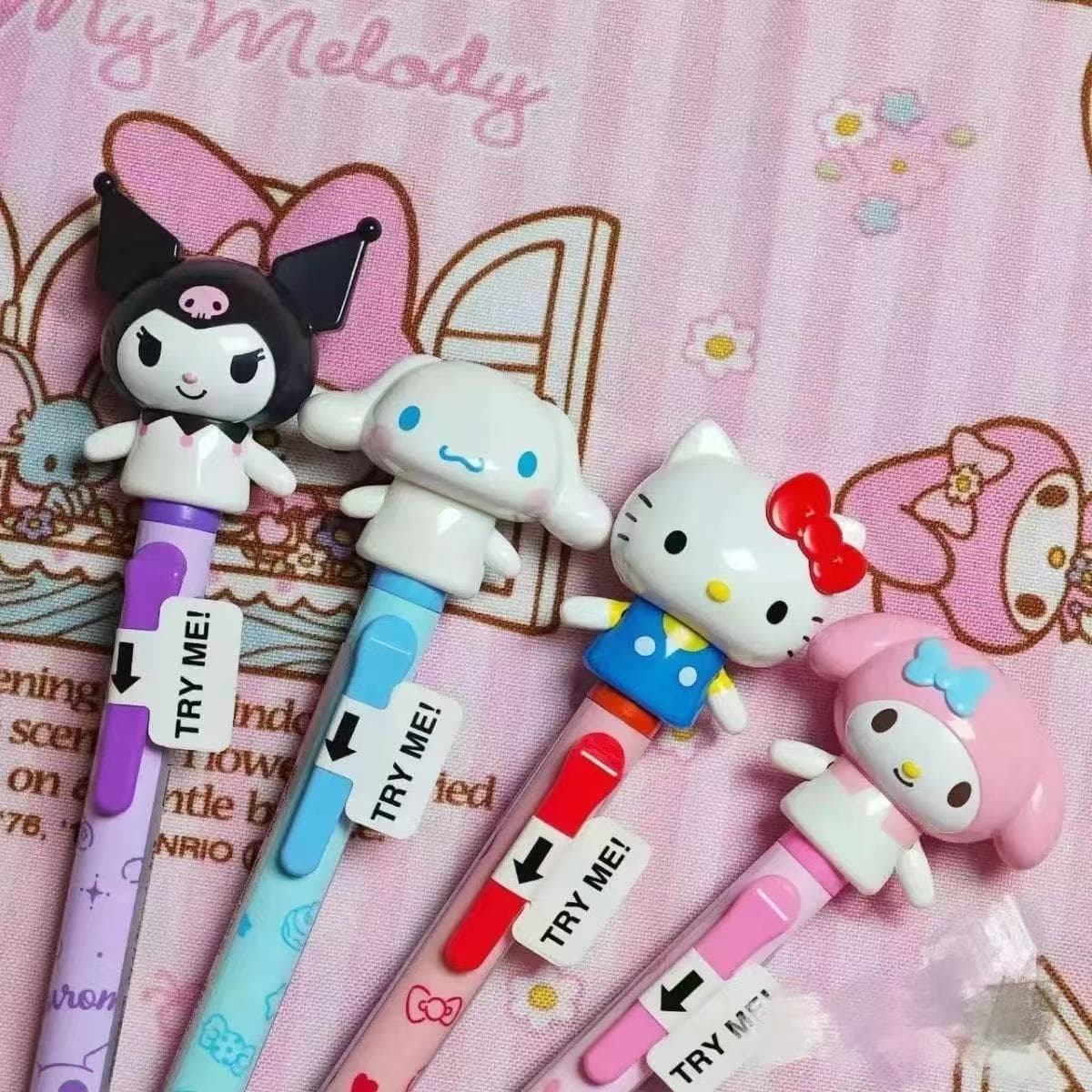 [Liling] Hello Kitty, My Melody, Kuromi, Cinnamon Dog Plush Toy with Articulated Arm and Pen - Cute Cartoon Pen, Other