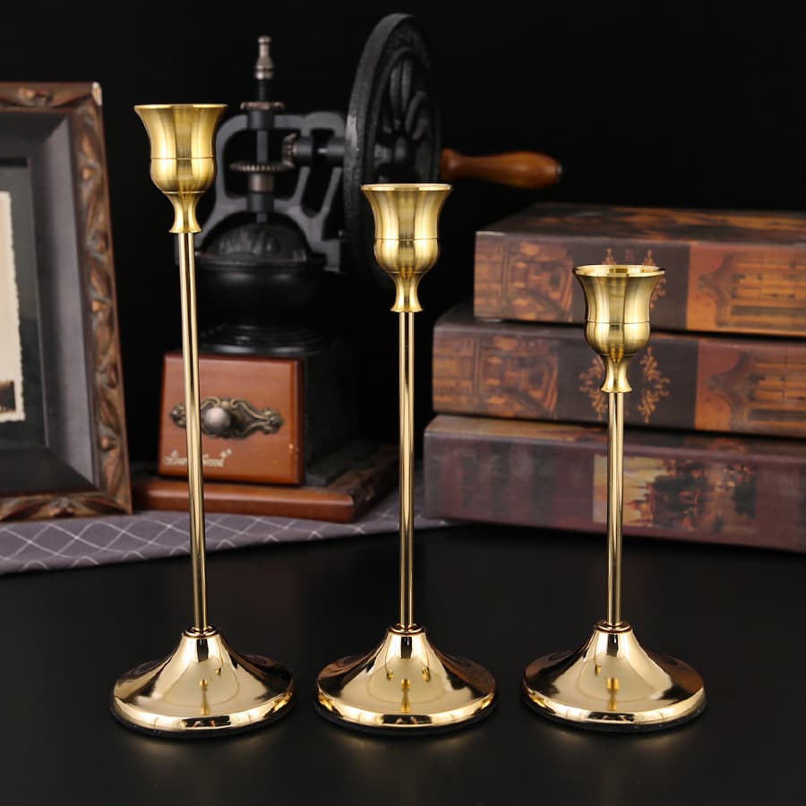 Candle Holder Home Iron Art Candle Stand Vintage European Candlelight Dinner Premium Metal Table Decor Ornament Prop