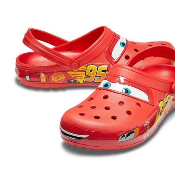 Children's flashing beach shoes