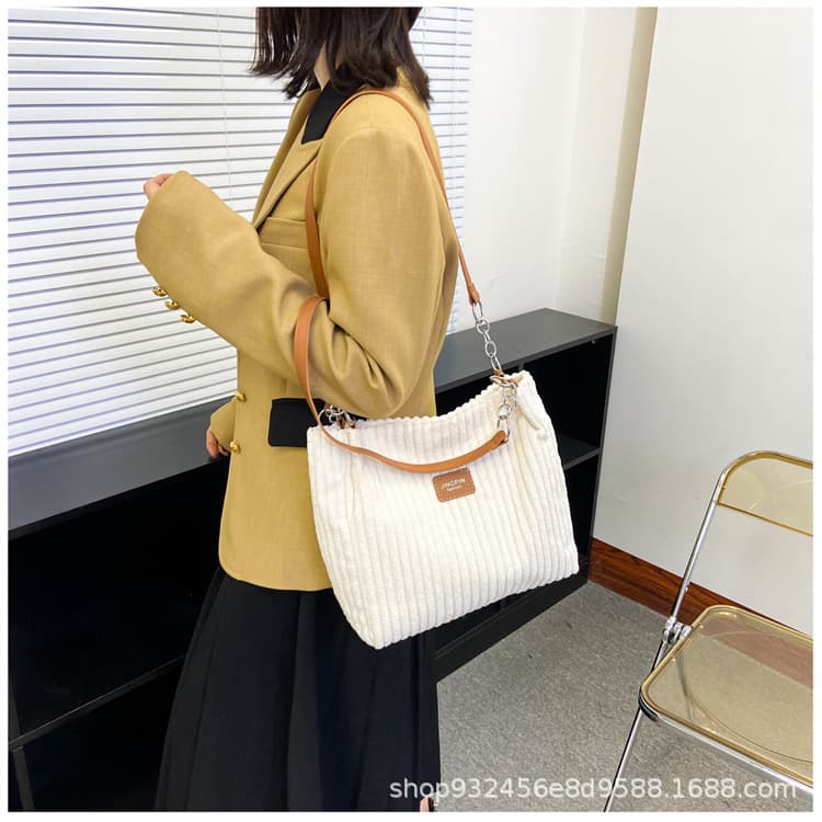Large Capacity Corduroy Chain Underarm Bag Tote Bag Women's Bag 2025 New Autumn Fashion Commute Versatile Shoulder Bag