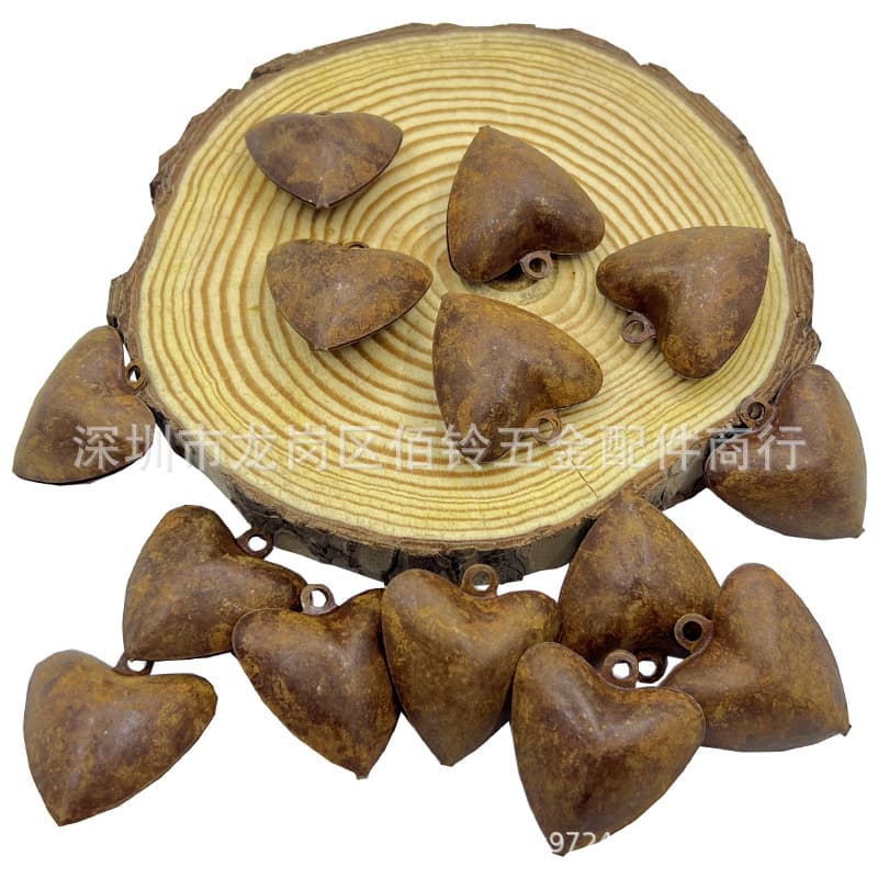 Creative Heart-shaped Christmas Metal Antiqued Natural Rust Heart-shaped Decorative Accessory Christmas Party Holiday Bell