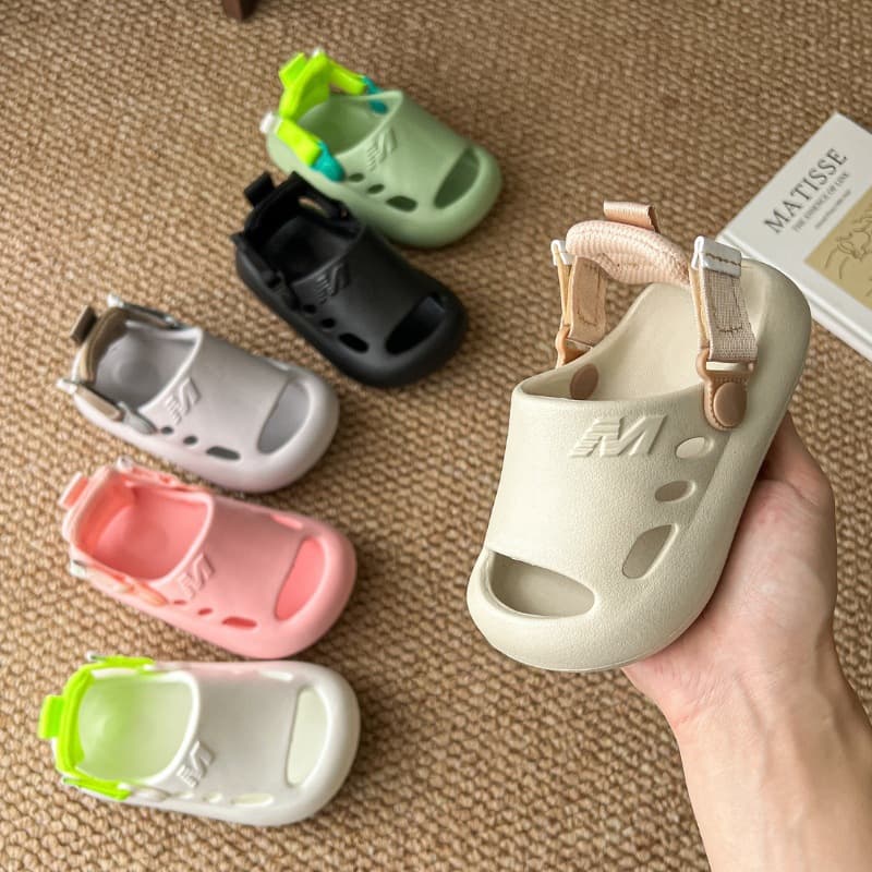 Children's Anti-Slip Summer Sandals, New Style Boys Girls Baby EVA Clog Sandals with Toe Cover