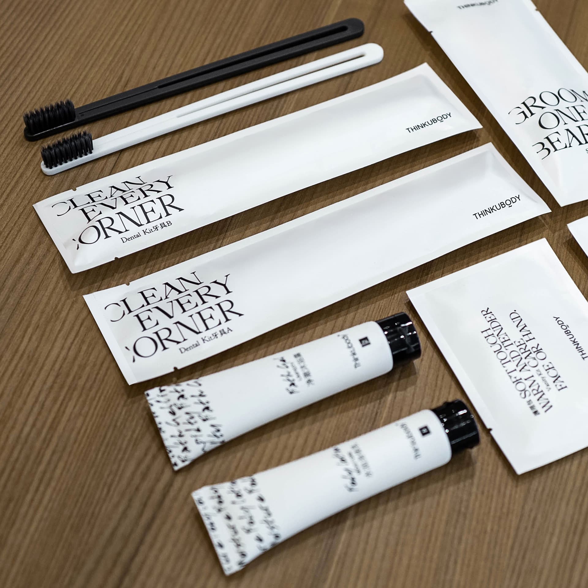 Wholesale disposable toothbrush set hotel B&B guest room toiletries toothbrush comb shampoo light luxury design