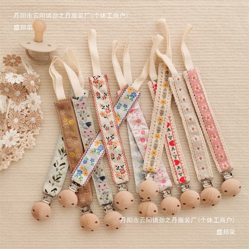ins embroidered baby embroidered pacifier chain baby teether small toy anti-falling chain beech wood pacifier clip lanyard