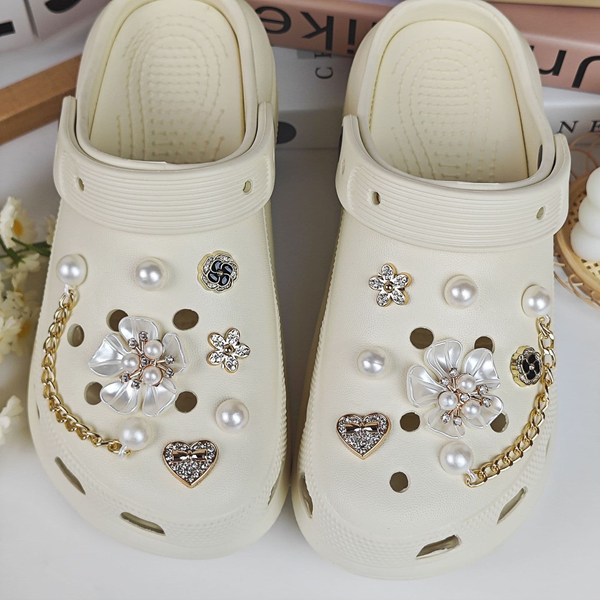 Cross-border Croc Shoe Charms Accessories Detachable Pearl Flower Xiaohongshu Ins Women's Shoe Accessories Chain Buckle