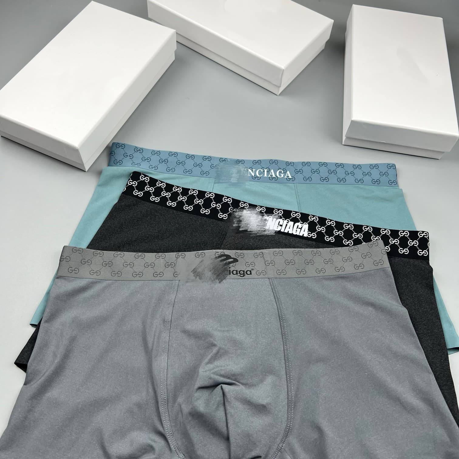 Men's Brand New Seamless Breathable Boxer Briefs European Style Mid-Waist Boxer Underwear for Export