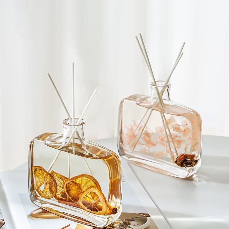 Fireless aromatherapy bottle transparent glass floating flower dried flower essential oil bottle bayonet expansion fragrance ornaments sub-bottle