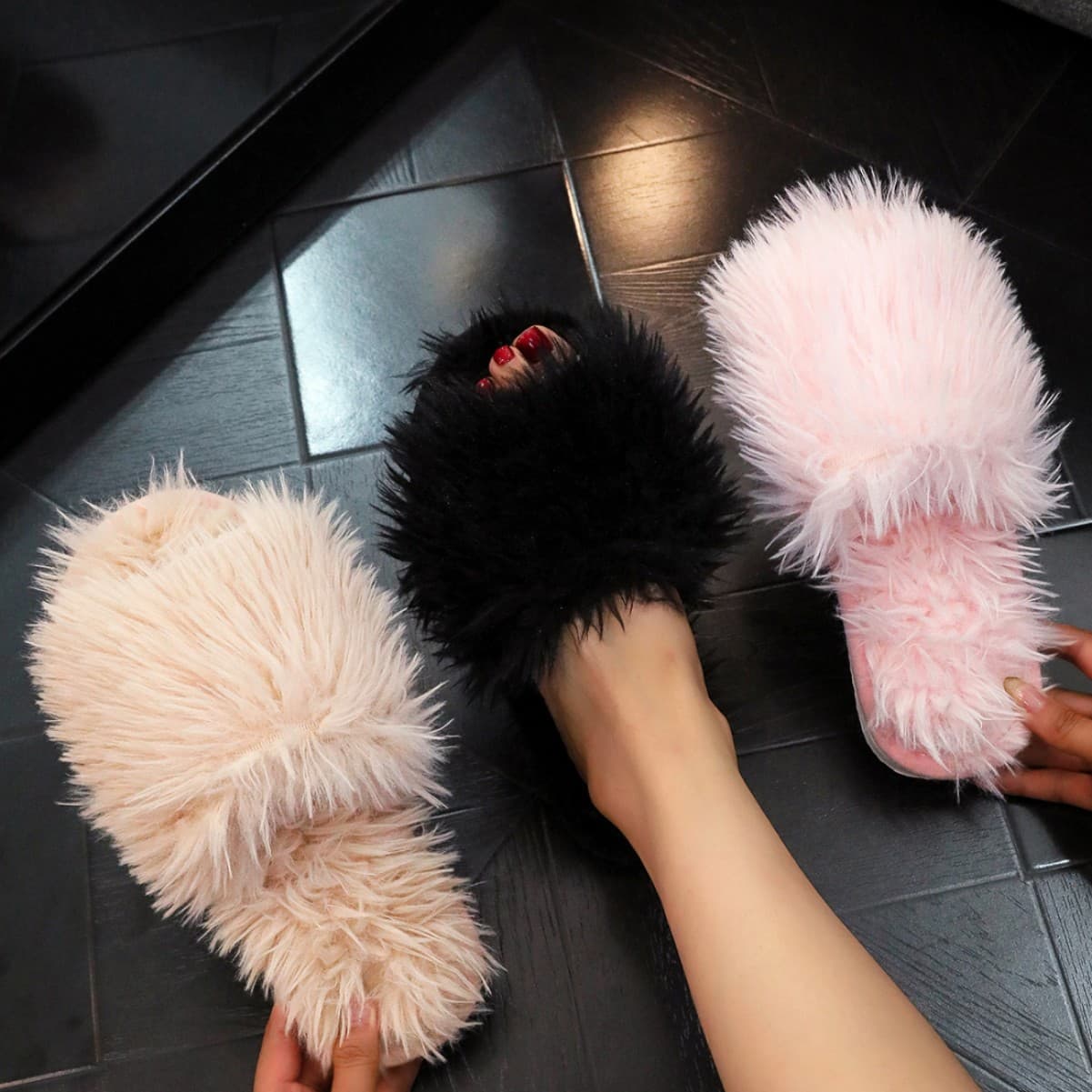 Amazon Winter 2026 New Women's Plush Slippers Fashion Warm Cotton Slippers Cross-border Europe and America