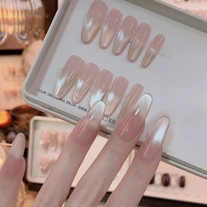 Light-chasing cat-eye wearable nails, mid-length nude whitening cat-eye, pure handmade manicure, high-end finished nail patch