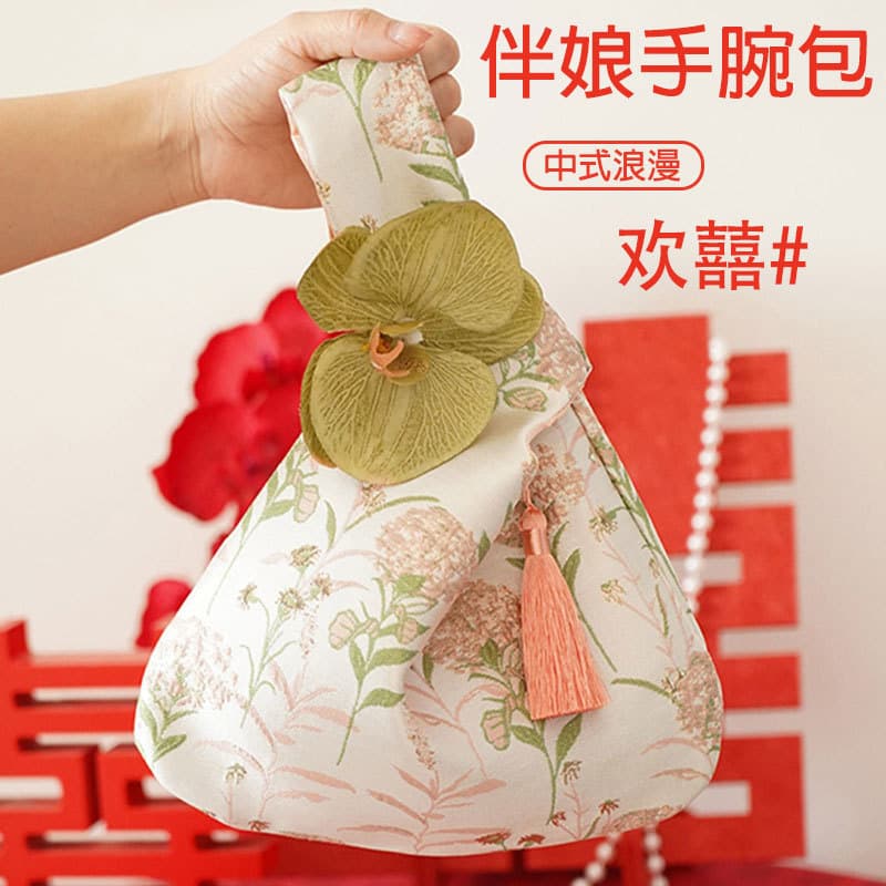 Souvenirs for female bridesmaids handbags wedding gift return wrist bag full moon banquet gold wire jacquard gift bag