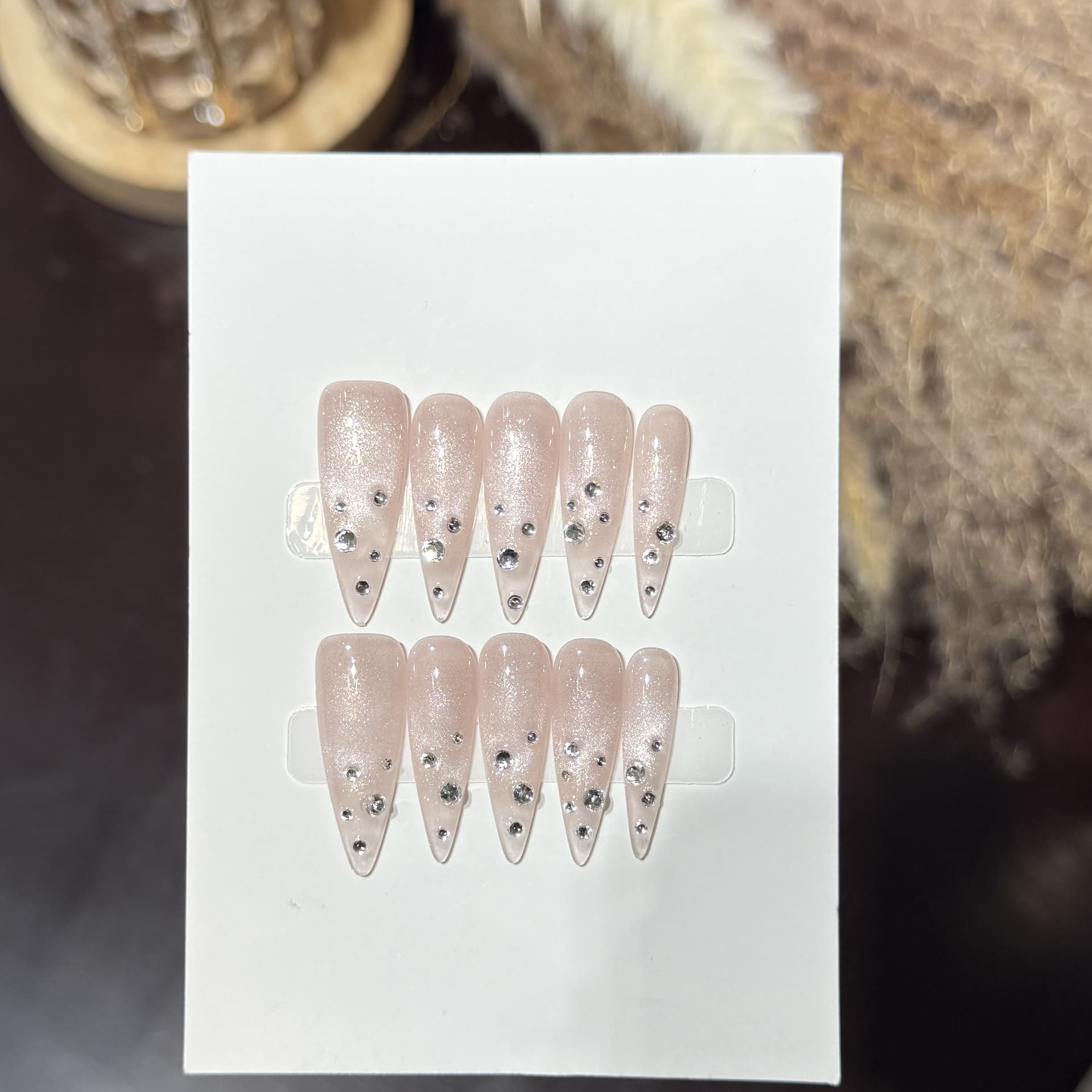 Dairuisen [Starlight Shimmer] Minimalist Elegant Nude Cat Eye Press-On Nails with Rhinestones Handmade Wearable Nail Tips