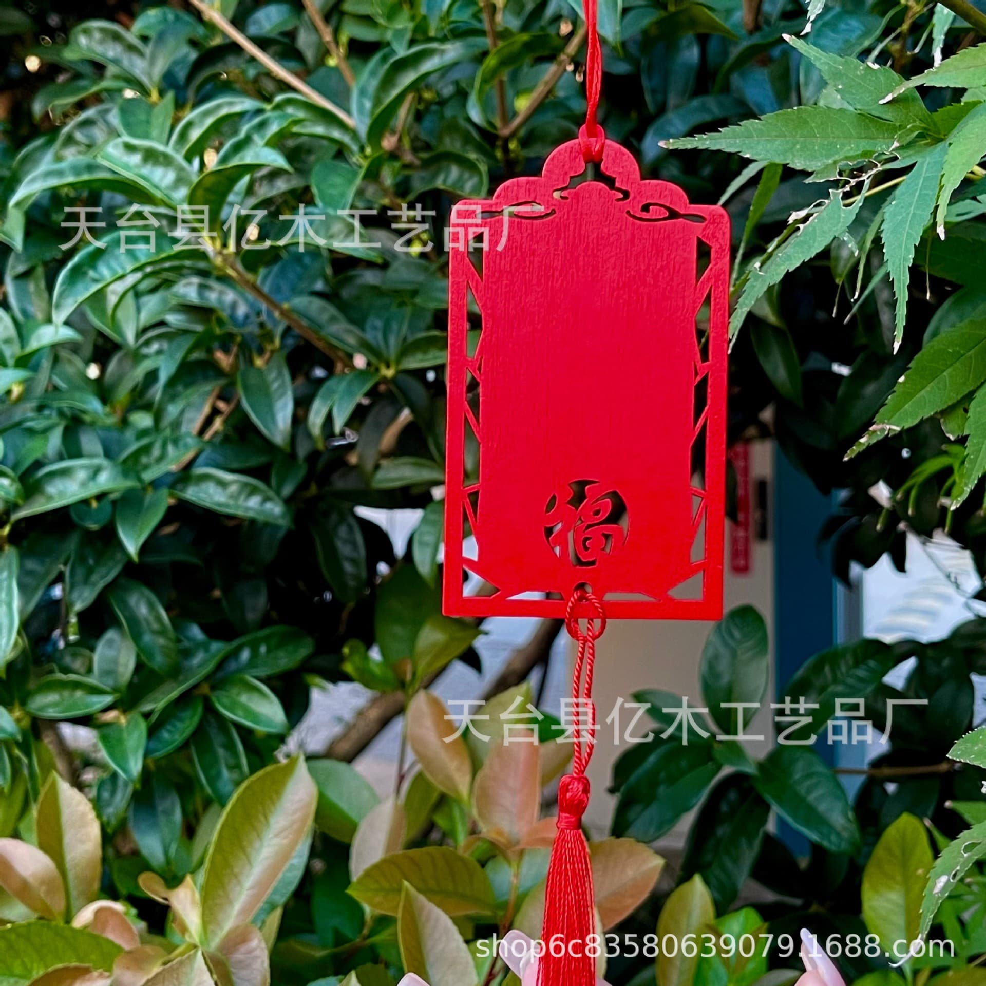 Factory direct supply of wooden wishing plaques and prayer plaques for tourist attractions and temples, with hollowed-out designs and logo printing available.