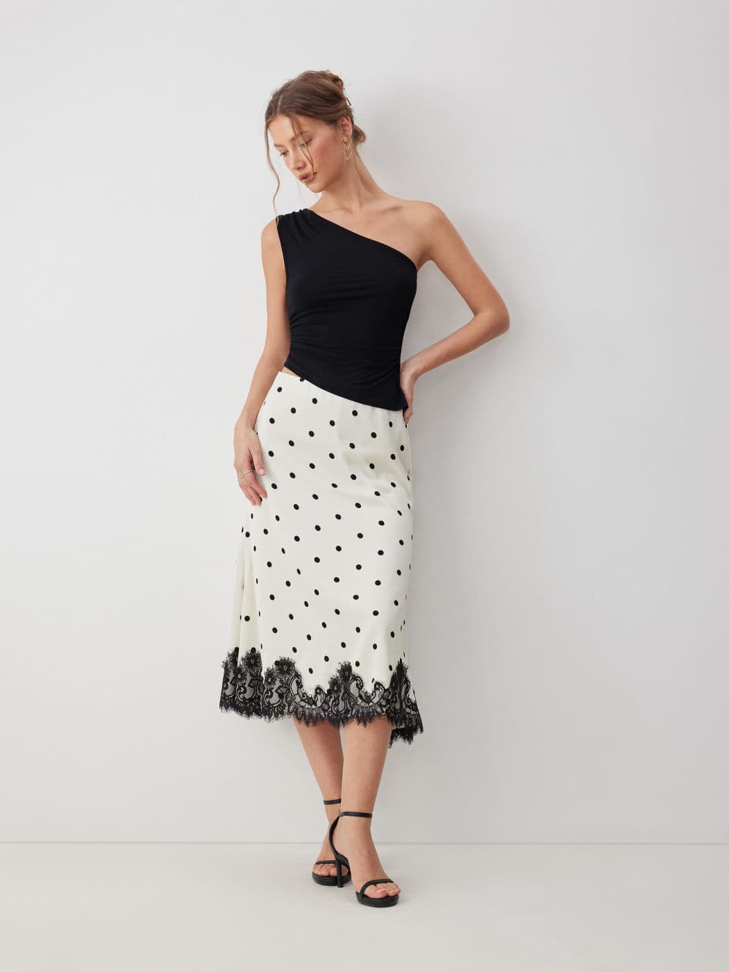 Amazon's 2026 spring and summer new lace polka dot temperament skirt women's high-end commuting all-match women's skirt