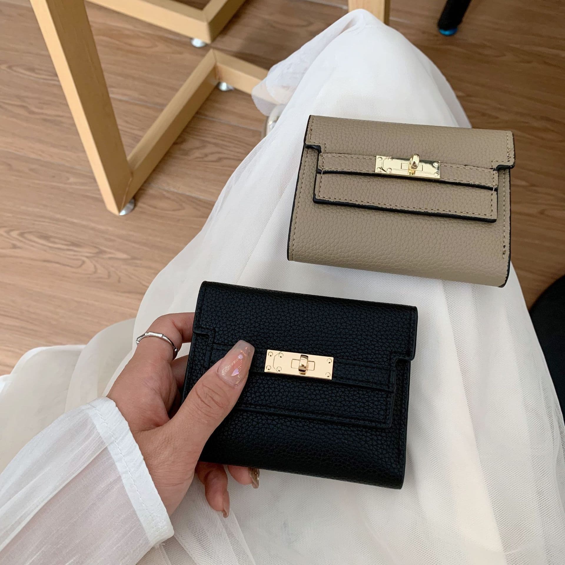 Ladies Folding Wallet Small Handbag Short Style Portable Cross-Border Purse Elegant Compact Size for Women's Convenience