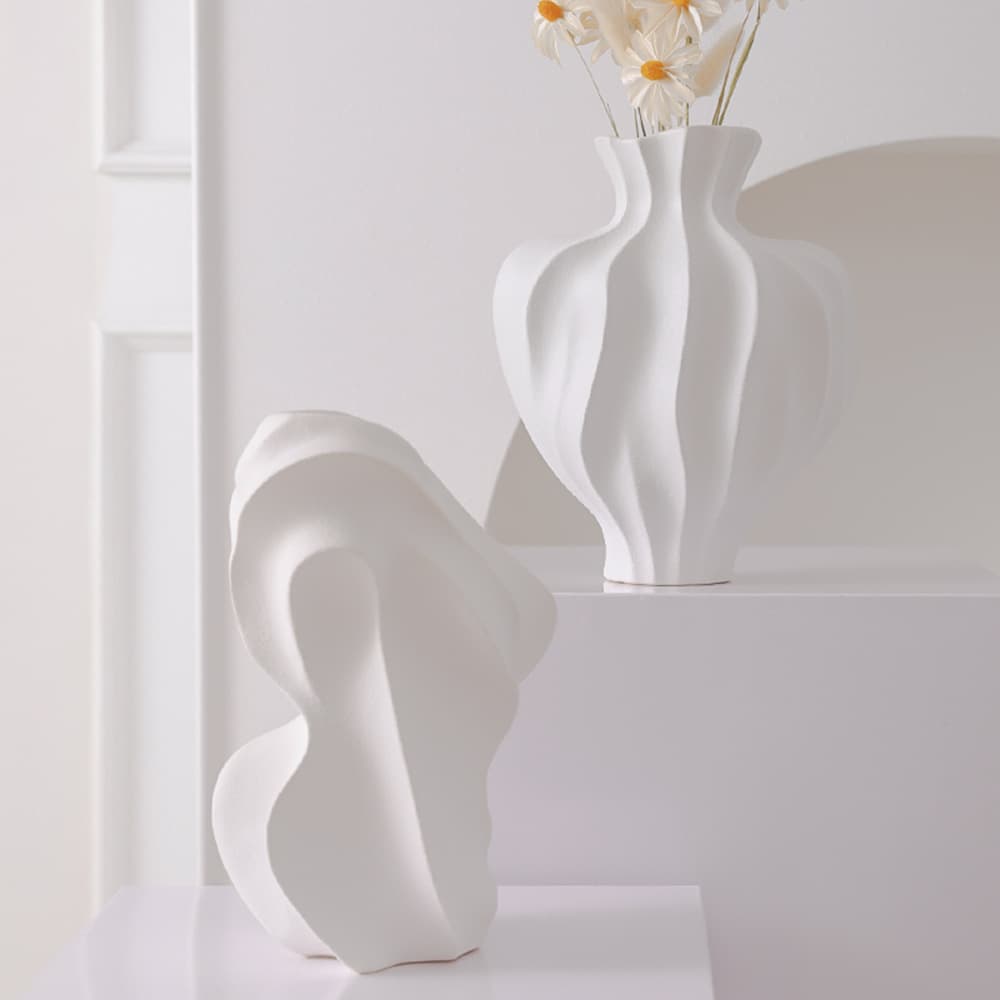 Nordic-style ceramic vase for flower arrangement, high-end white, suitable for dried flowers and hydroponic decoration, designer vase with a niche appeal