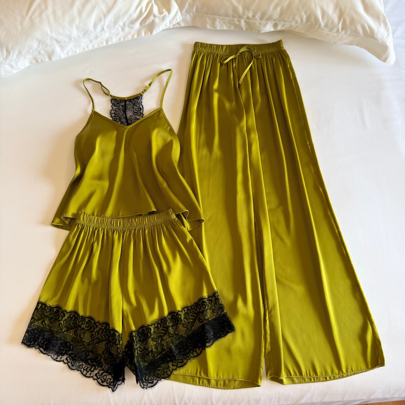 Women's Summer Thin Sleeveless Suspender Backless Pajamas with Breast Pads Sexy Royal Sister Fengbing Silk Home Clothes Three-piece Set