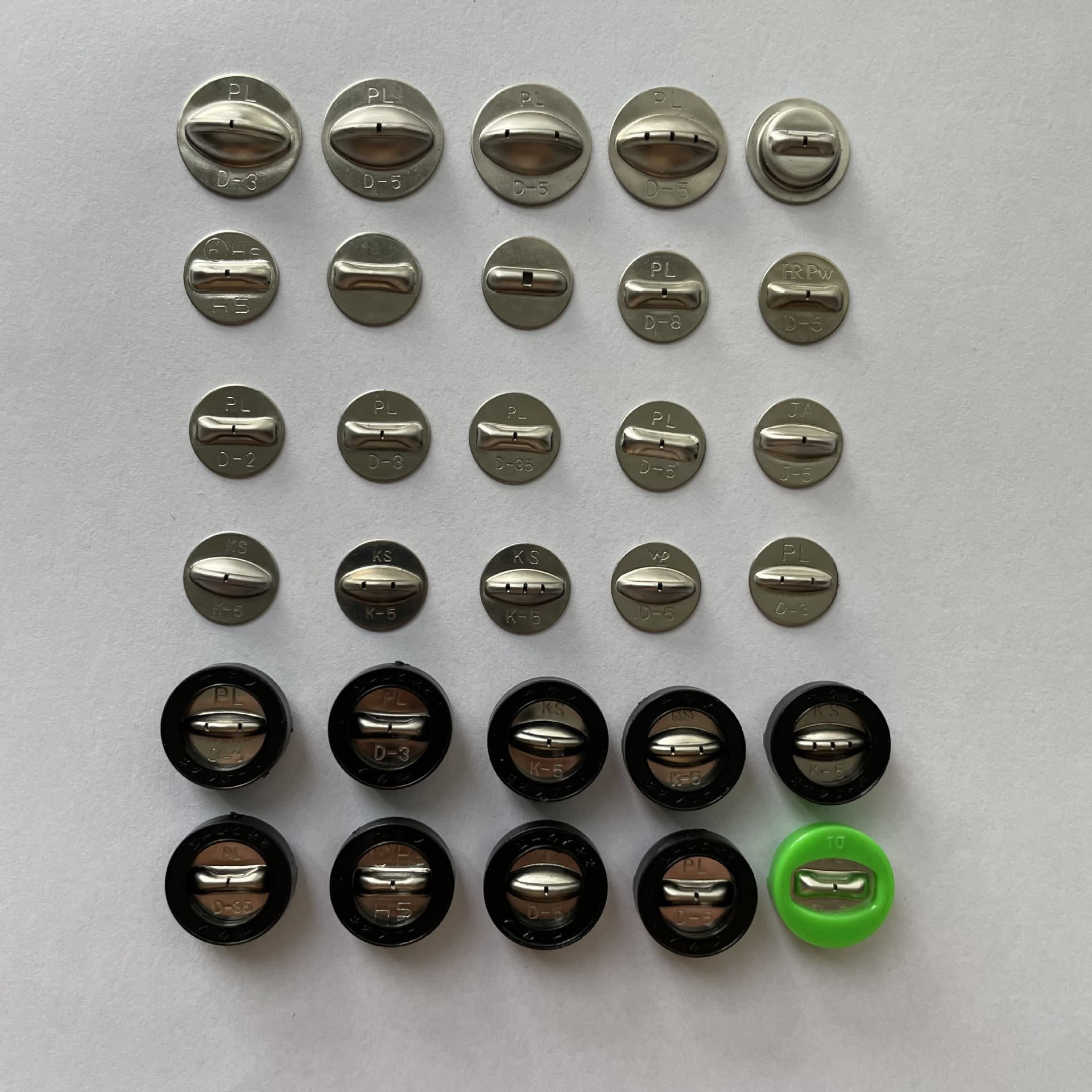 Supply various single-hole double-hole triple-hole stainless steel fan-shaped spray plates