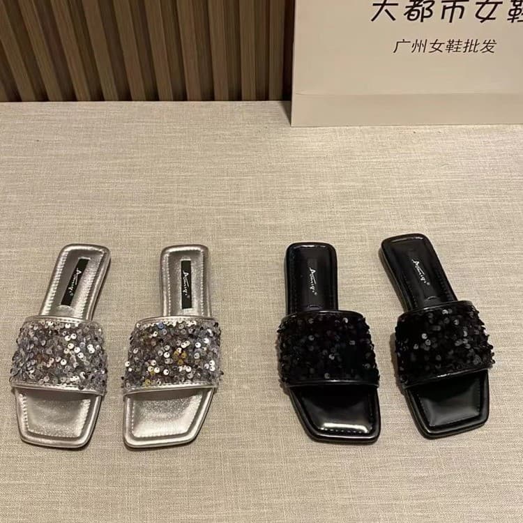 Flat-soled temperament sequin sandals for women, outer wear 2025 summer soft-soled silver large size one-line slippers